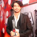 Reza Rahadian Raih Piala Penampilan Selebriti Paling Ditunggu