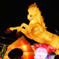 Lampion Kuda Raksasa Hiasi Jalanan Yuyuan, China