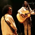Endah N Rhesa Saat Tampil di Konser 'Singing Toilet'