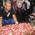 Sandy Pas Band Saat Pemakaman Murry Koes Plus