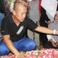 Sandy Pas Band Saat Pemakaman Murry Koes Plus