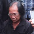 Yon Koeswoyo Saat Pemakaman Murry Koes Plus