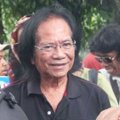 Yon Koeswoyo Saat Pemakaman Murry Koes Plus