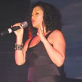 Dira Sugandi Saat Tampil di Konser 'Help Everybody Loves Others'