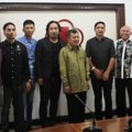 Ungu Saat Mendatangi Gedung Palang Merah Indonesia