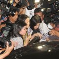 Dewi Persik Digiring Masuki Kantor Kejaksaan