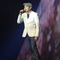 Glenn Fredly Saat Tampil di Konser '40 Tahun Eros Djarot Berkarya'
