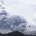 Erupsi Gunung Kelud yang Tampak dari Desa Anyar, Blitar