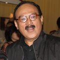 Eros Djarot Saat Berfoto Bersama Tamu yang Hadir di Konser '40 Tahun Eros Djarot Berkarya'