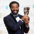 Chiwetel Ejiofor Raih Piala Best Actor