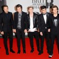 One Direction di Red Carpet BRIT Awards 2014