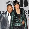 Pharrell Williams dan Helen Lasichanh di Red Carpet BRIT Awards 2014