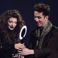 Nick Grimshaw Berikan Piala International Female Solo Artist pada Lorde