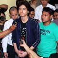 Roger Danuarta Saat Berikan Keterangan Pada Wartawan
