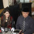 Indah Dewi Pertiwi Saat Menggelar Jumpa Pers di Kemang, Jakarta Selatan