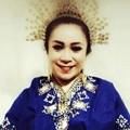Melly Goeslaw Cantik Berbusana Adat
