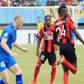 Boakay Eddie Foday Berebut Bola dengan Daniell Zeleny