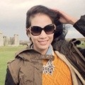 Fanny Fabriana Dengan Latar Stonehenge