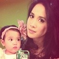 Fanny Fabriana Berpose dengan Kimora