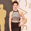 Anne Hathaway di Red Carpet Oscar 2014