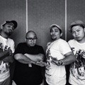 Saykoji Berpose dengan Trio Lestari
