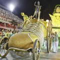 Mobil Berbentuk Sepatu Sepakbola Meriahkan Karnaval Rio de Janeiro 2014