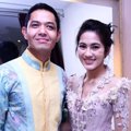 Dude Harlino dan Alyssa Soebandono Saat Fitting Baju Pengantin