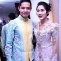 Dude Harlino dan Alyssa Soebandono Saat Fitting Baju Pengantin