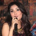 Nindy di Acara 'Charity for Kelud'