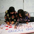 Pengunjung Doakan Penumpang Pesawat yang Hilang di Perairan Vietnam