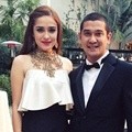 Yasmine Wildblood dan Suami Hadiri Pernikahan