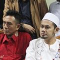 Ustadz Guntur Bumi Saat Datangi Kantor MUI