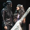 Penampilan Sophia Latjuba dan Stevie Morley Item di 'Wayang Orang Rock Ekalaya'