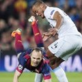 Andres Iniesta Dijatuhkan oleh Vincent Kompany