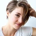 Shailene Woodley Berpose untuk Wawancara Website 'Into The Gloss'