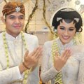 Dude Harlino dan Alyssa Soebandono Pamerkan Cincin Pernikahan