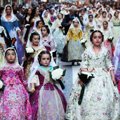 Masyarakat Spanyol Kenakan Kostum Tradisional