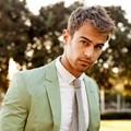 Theo James di Majalah Bello vol. 44