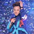 G-Dragon Nyanyikan 'Crayon' di Konser 'Passion Talk'