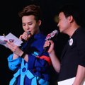 G-Dragon Saat Bermain Games di Konser 'Passion Talk'