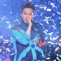 G-Dragon Nyanyikan 'Crooked' di Konser 'Passion Talk'