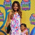 Christina Milian Bersama Sang Putri di Orange Carpet Kids' Choice Awards 2014