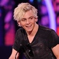 Ross Lynch Dapat Penghargaan Favorite TV Actor
