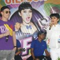 Julia Perez dan Bertrand Antolin Saat Pembukaan 'Jupe Fried Chicken'
