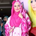 Eddies Adelia Saat Peresmian Butik 'April Jasmine'