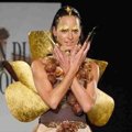 Seorang Model Tampil di Zurich Chocolate Show 2014