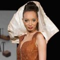 Seorang Model Tampil di Zurich Chocolate Show 2014