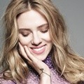 Scarlett Johansson Cantik dengan Gaun Ungu dari Bluemarine