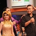Jenita Janet dan Gilang Dirgahari di 'Yuk Keep Smile' Episode 200