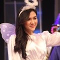 Vicky Shu Bintang Tamu 'Yuk Keep Smile' Episode 200